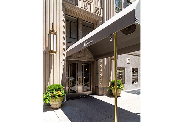 Sold by Warburg | media 13