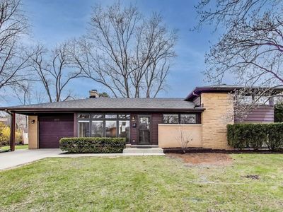 200 S See Gwun Ave, Mount Prospect, IL, 60056