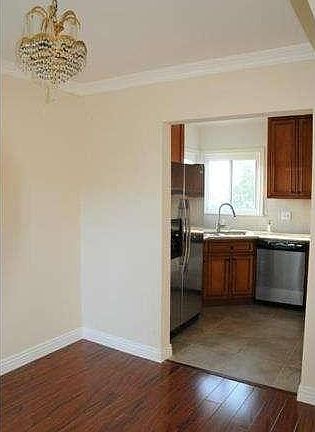 4th image of 10528 Dorothy Ave