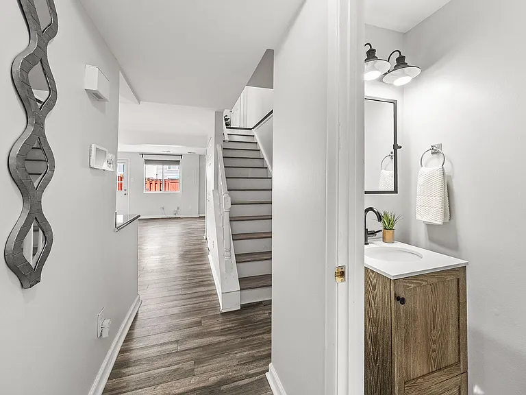 8607 Kenosha Ct — Photo 3