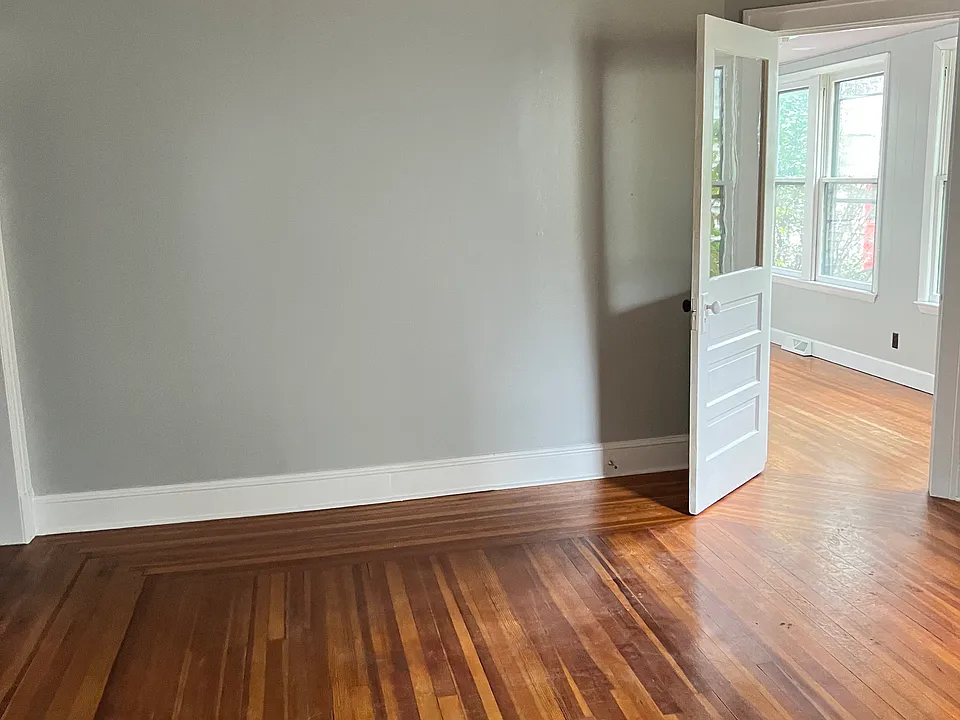 1072 Parkwood Blvd #2