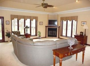 1410 Parkway Dr, Pekin, IL 61554