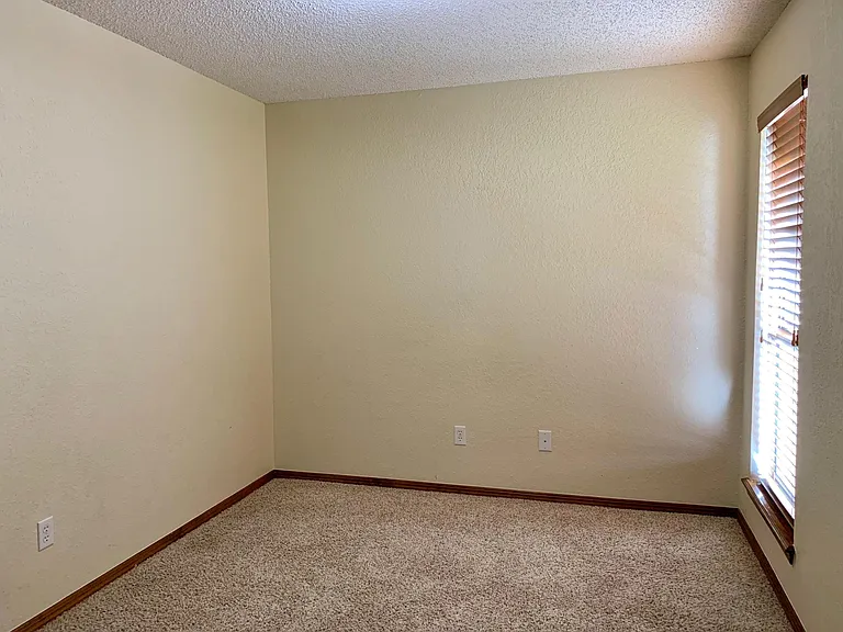 1419 Pickford Ln — Photo 25