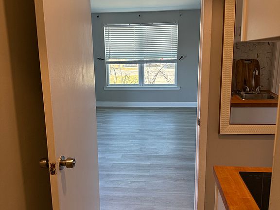 5th image of 603 E River Dr