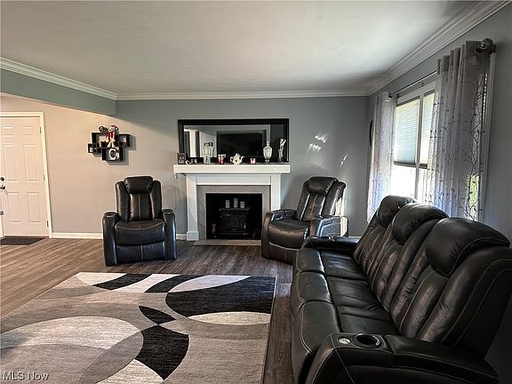 5th image of 852 Hoover Dr