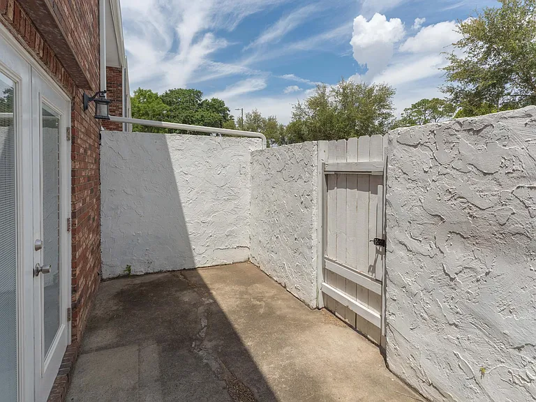 5850 Cypress Gardens Blvd #607 — Photo 23