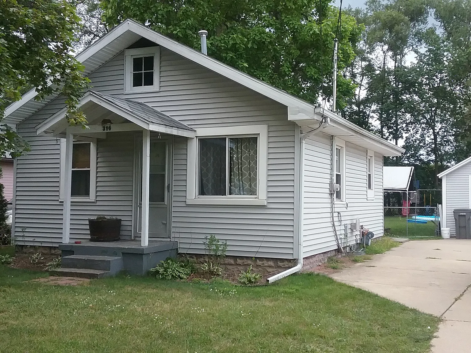2 bed, 768 sqft, $1,350 — Photo 1