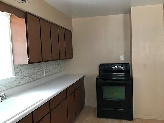 2nd image of 132 N 5th Ave