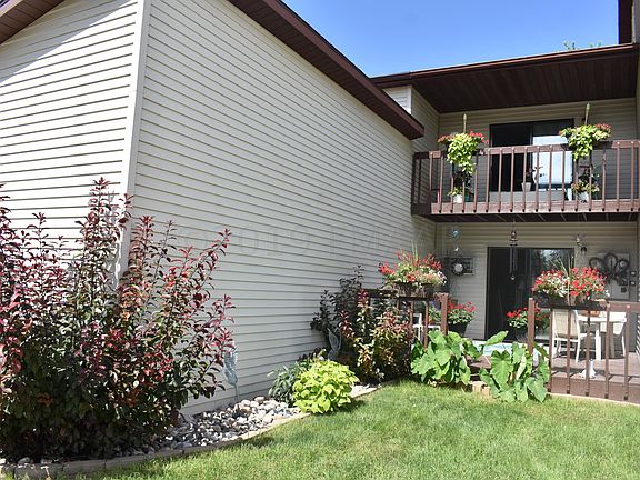 3rd image of 812 9th St E