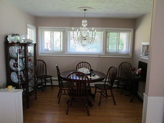 5th image of 205 Cherry St