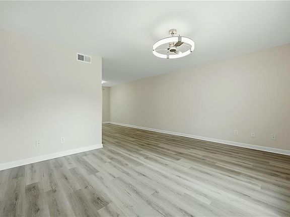 5th image of 212 Summer Pl