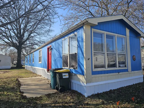 700 N Broadway St, Louisburg, KS