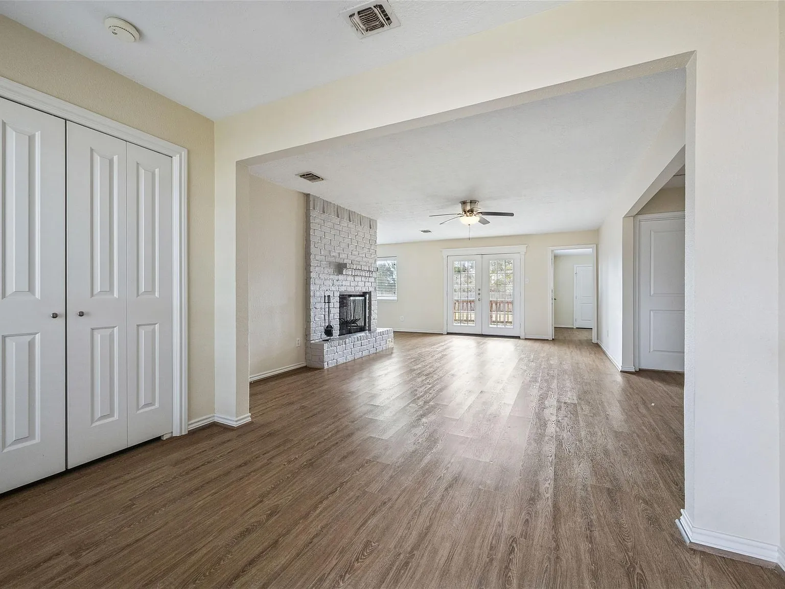 3 bed, 2.0 bath, 1441 sqft, $2,250 — Photo 3