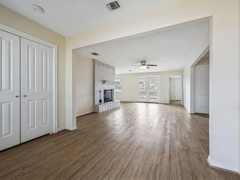103 Brigadoon Ln — Photo 3