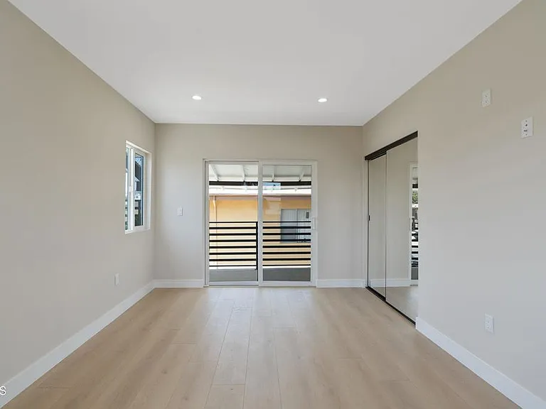 1206 Tamarind Ave — Photo 33