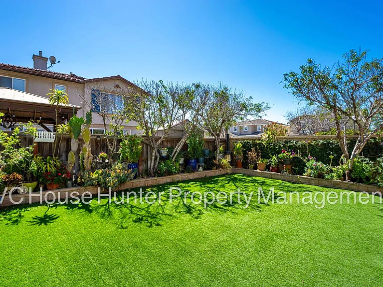 708 Entrada Dr — Photo 8