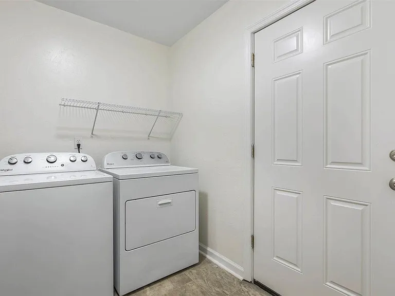 2556 Panther Creek Rd #B — Photo 17