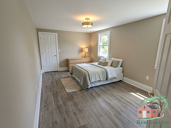 3rd image of 407 Greenwich St