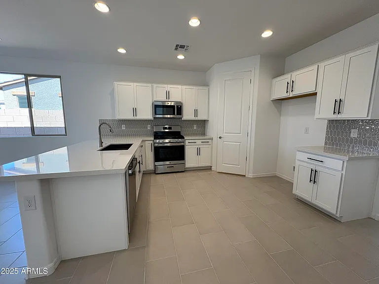 17613 W Georgia Ave — Photo 11