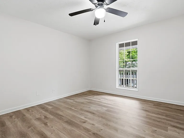 106 Sterling Ct — Photo 16
