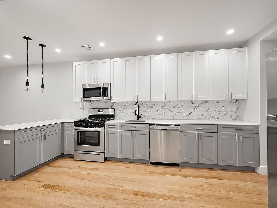 1st image of 14 Roosevelt Pl #1