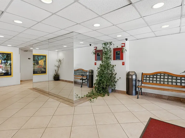 Parkview Apartments — Photo 13