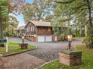12 Warner Ct, Huntington, NY 11743