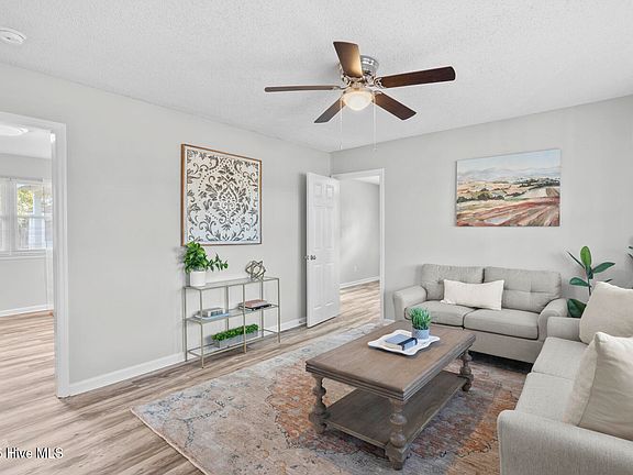 5th image of 501 Holly Court