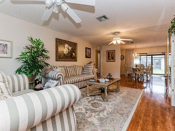 4th image of 4939 Equestrian Cir