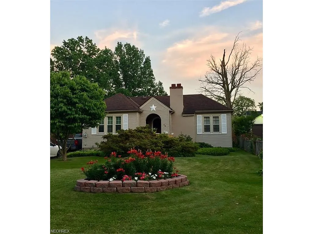 75 Maple Dr photo 1