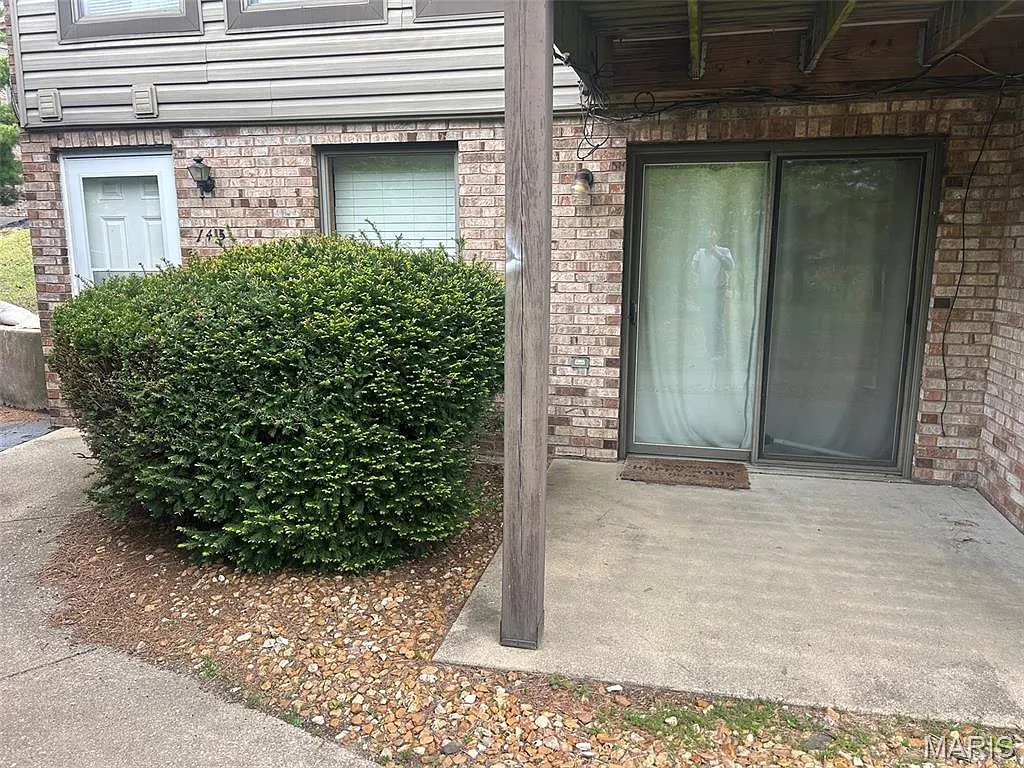 145 Sandridge Dr photo 1