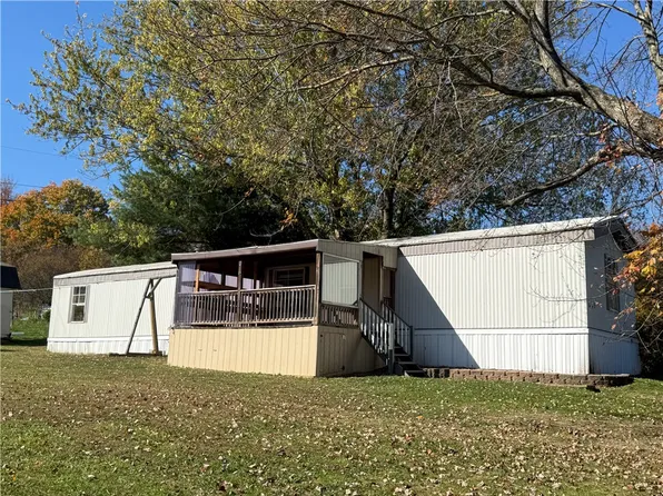 552 Village Dr, Butler, PA 16001