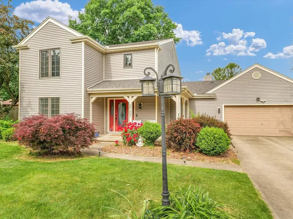 2107 Woodland Glen Ln, Champaign, IL 61822