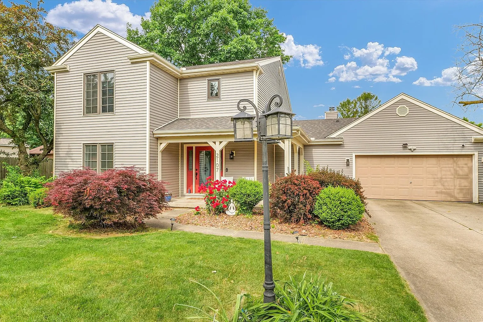 2107 Woodland Glen Ln photo 1