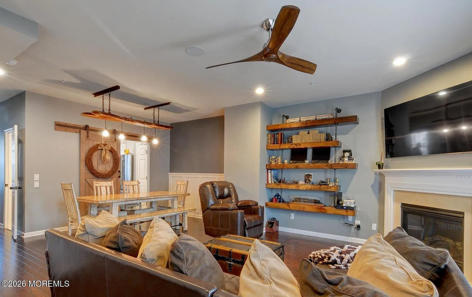 3 bed, 2.5 bath, 2070 sqft, $4,500 — Photo 1
