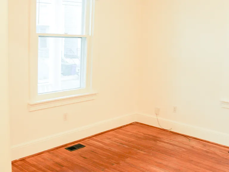 732 Salem Ave — Photo 2