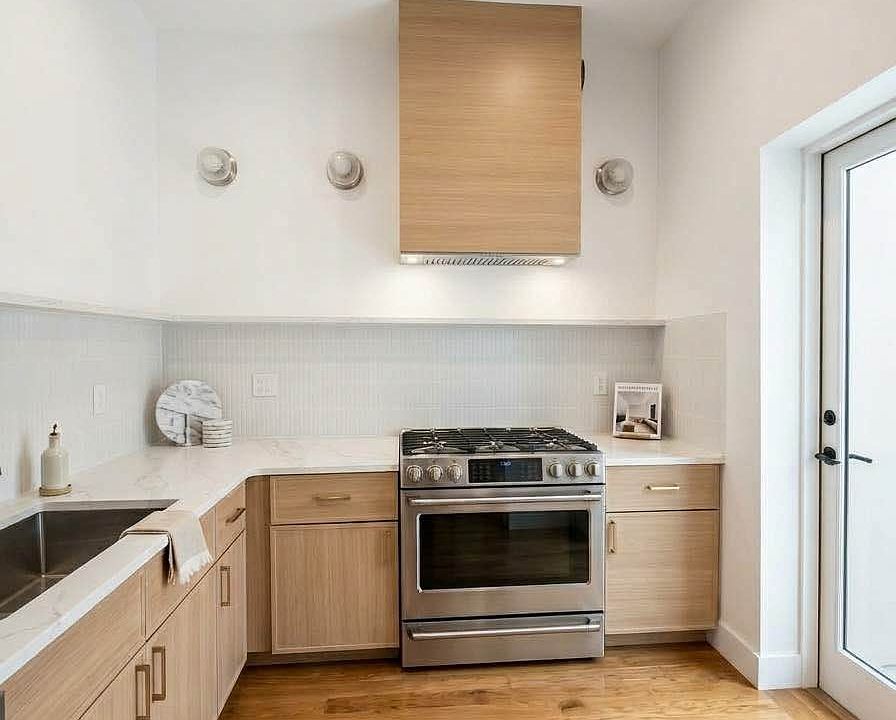 1st image of 298 Halsey St #1