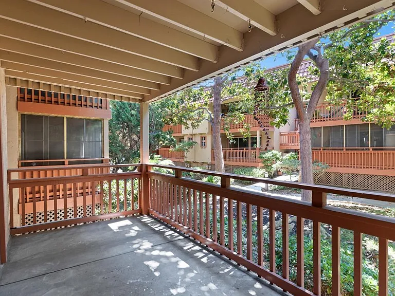1083 Alta Mira Dr — Photo 19