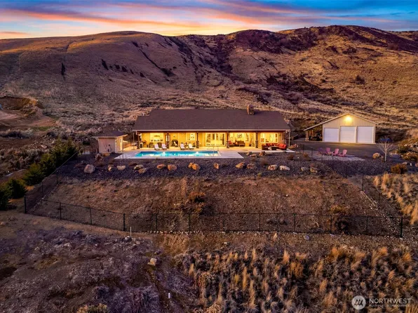 25 Sageland Road, East Wenatchee, WA 98802