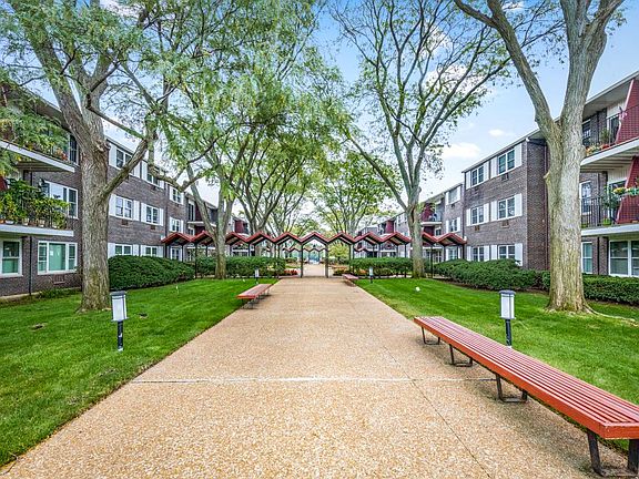 3rd image of 8720 Skokie Blvd APT 2B