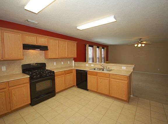 4th image of 6852 Arbor Hollow Ln