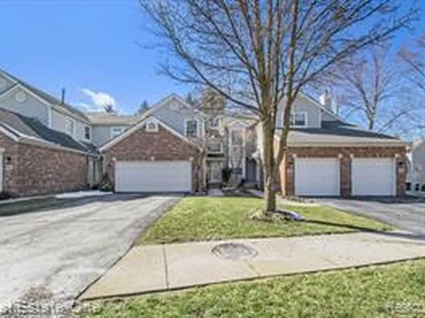 1137 Fairways Blvd, Troy, MI 48085