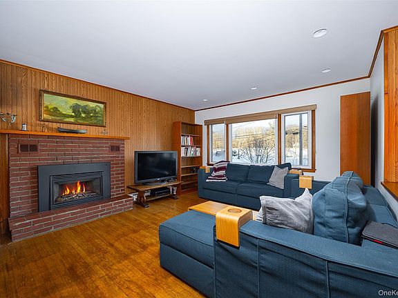 3rd image of 563 Spring Lake Road