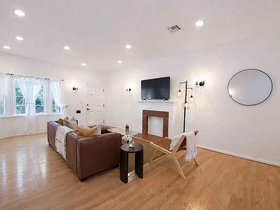 5th image of 837 6th St #8373