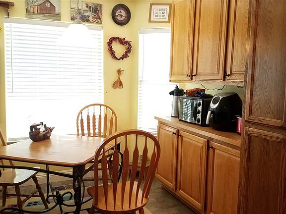 4th image of 242 Heather Ln