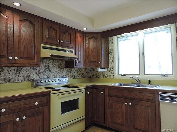 3rd image of 5550 Wood Ln