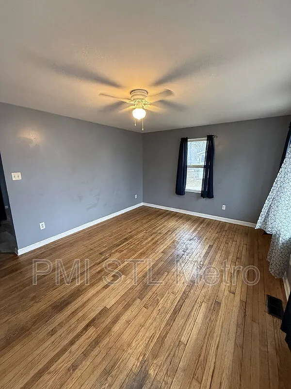 3 bed, 1.0 bath, 864 sqft, $1,049 — Photo 2