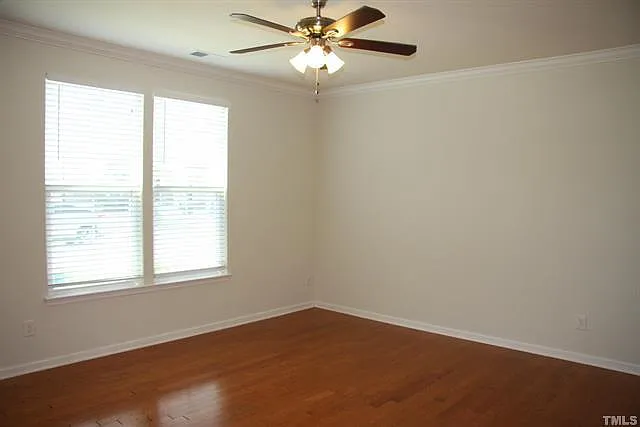 3 bed, 2.5 bath, 1800 sqft, $2,000 — Photo 3