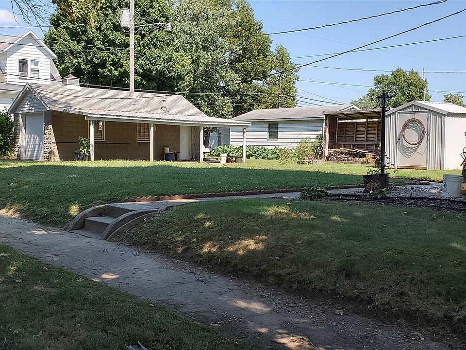 2nd image of 712 W Van Trees St