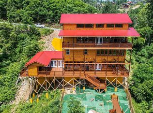 720 Pinecrest Dr, Gatlinburg, TN 37738